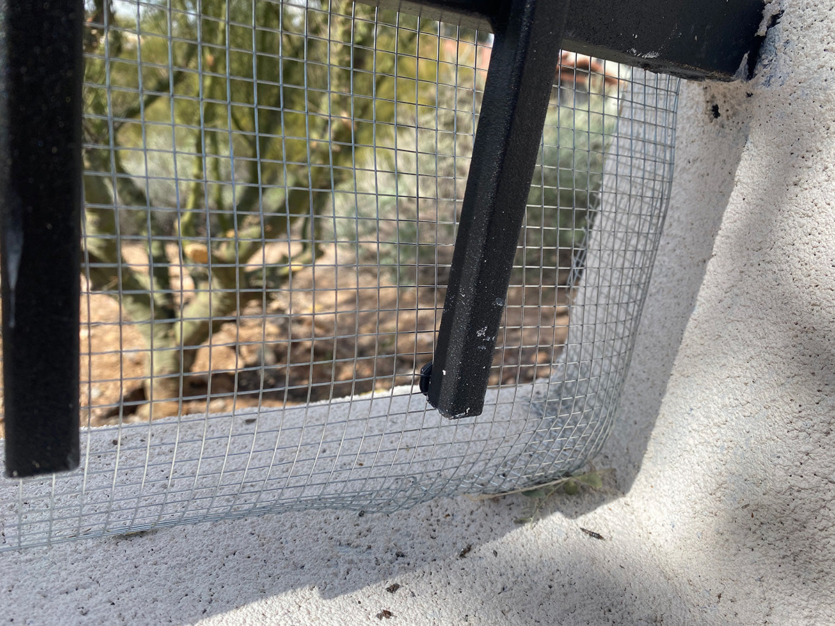 When correctly installed no gaps are allowed to reamin in a snake fence installation.
